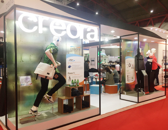 효성이 지난 19일부터 오는 22일까지 인도네시아 자카르타 국제전시장에서 열리는 '인도 인터텍스-제15회 인도네시아 국제 섬유·의류기계·액세서리 전시회'에 참가해 무슬림스포츠웨어와 청바지를 통해 스판덱스 브랜드인 크레오라를 알리고 있다. 효성 제공